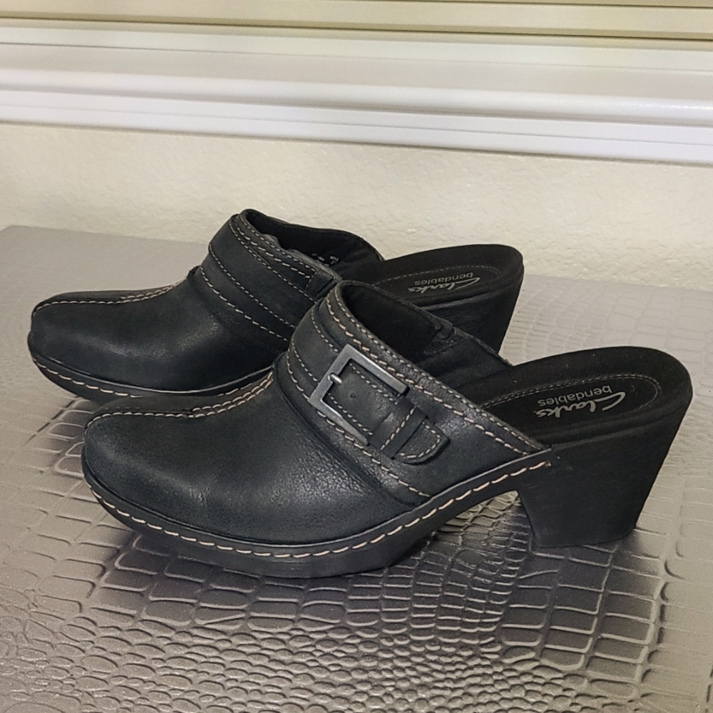 Clarks Bendables Booties/Clogs 8m - image 1